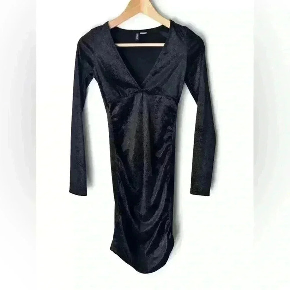 H&M Black Velvet Whimsigoth V-Neck Long SleevDress Witchy Vampy Romantic Goth XS - Picture 1 of 8